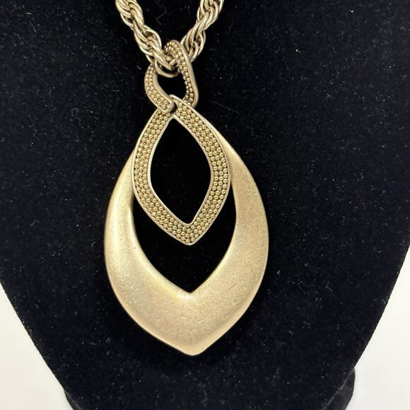 Liz Claiborne Pendant Necklace Matte Gold Tone Layered Pendant Classic Statement - Picture 10 of 10